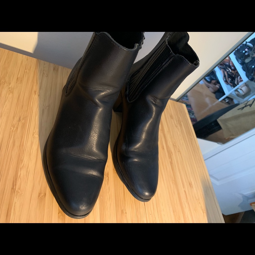 Black Chelsea boots